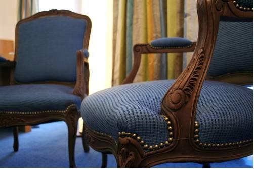 Westside Arc de Triomphe Hotel